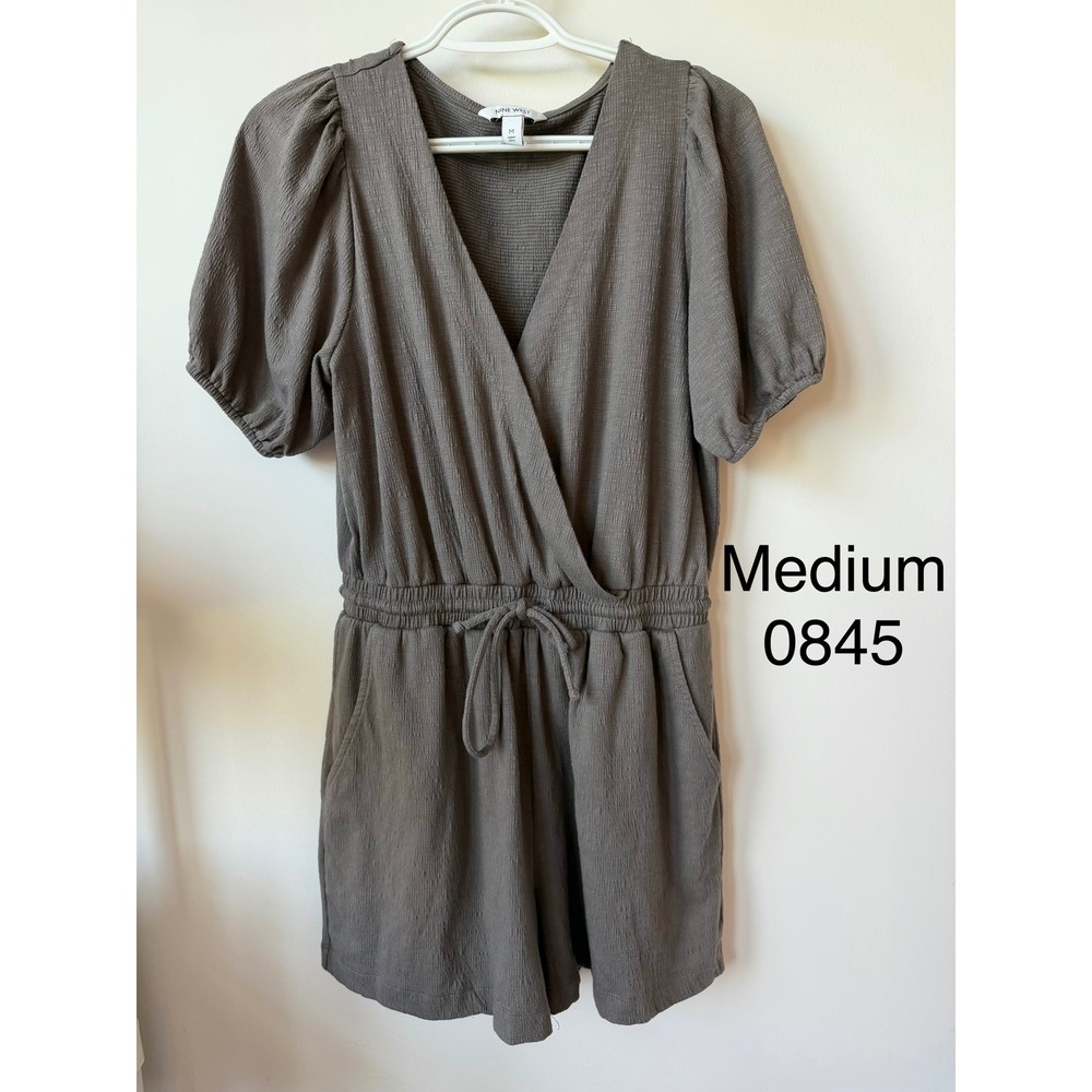 Nine West Women Gray Textured Puff Sleeve Surplice V-Neck Romper Size Medium